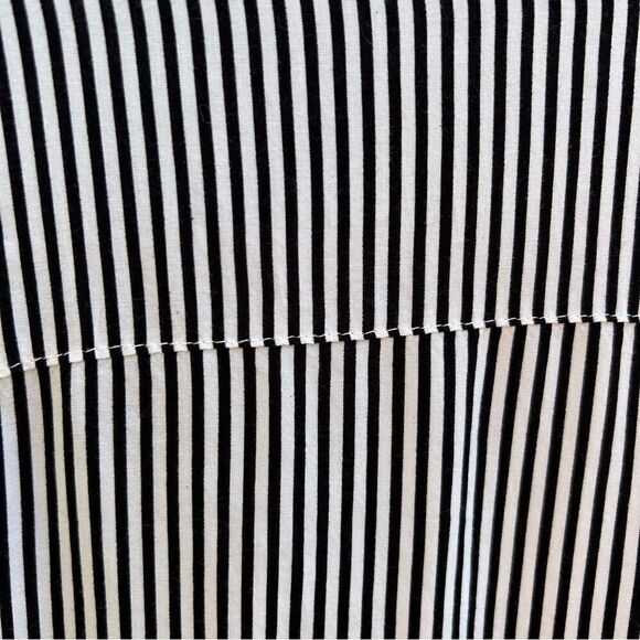 Everly blouse long sleeve striped. Collared. Size is medium - Picture 9 of 9